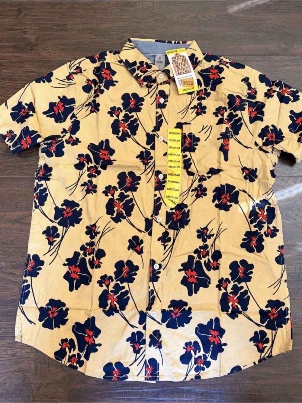 Hurley Men’s Floral Hawaiian Shirt Medium Maple Cream Short Sleeve Button Up NWT